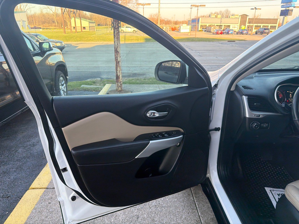 2017 Jeep Cherokee Image 7