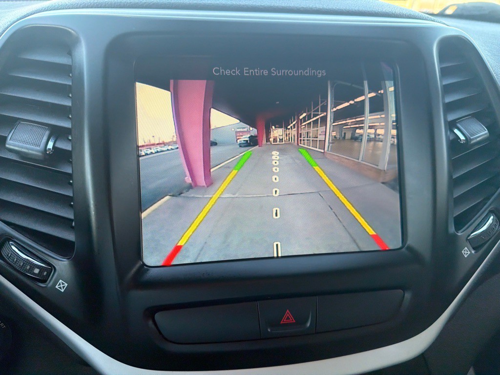 2017 Jeep Cherokee Image 11