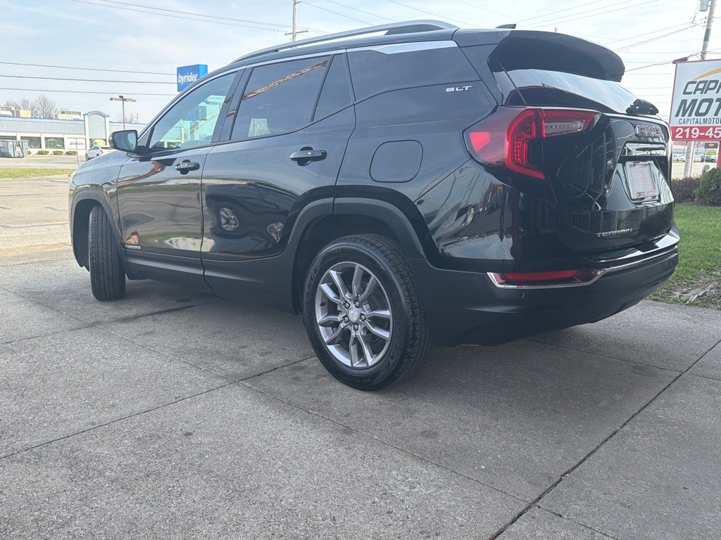 2023 GMC Terrain Image 2