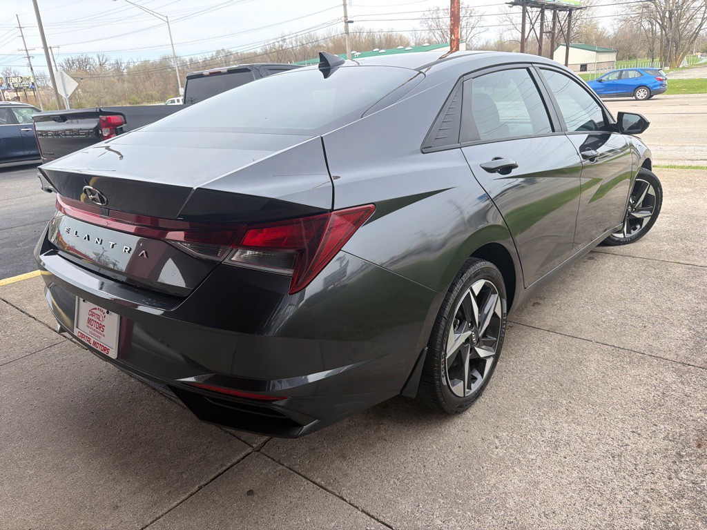 2023 Hyundai Elantra Image 4