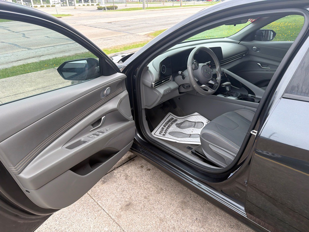 2023 Hyundai Elantra Image 8
