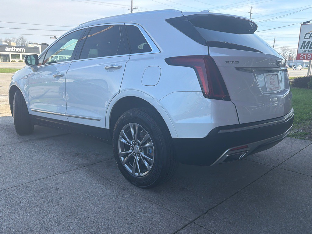 2021 Cadillac XT5 Image 2