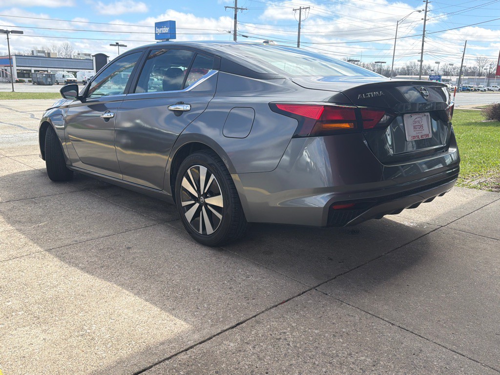 2021 Nissan Altima Image 2
