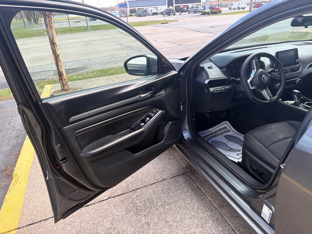 2021 Nissan Altima Image 8