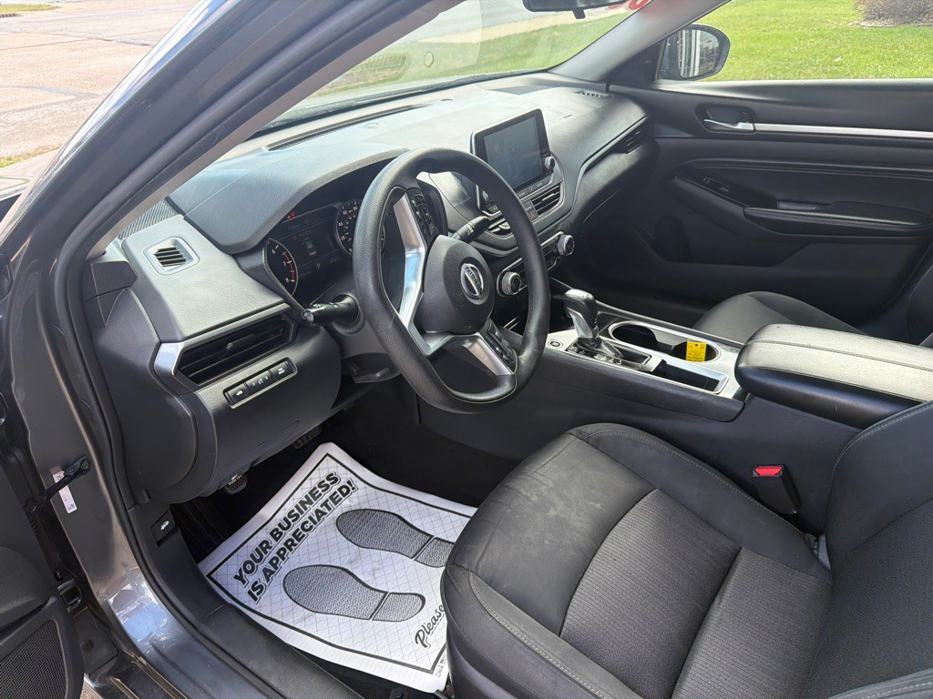 2021 Nissan Altima Image 9