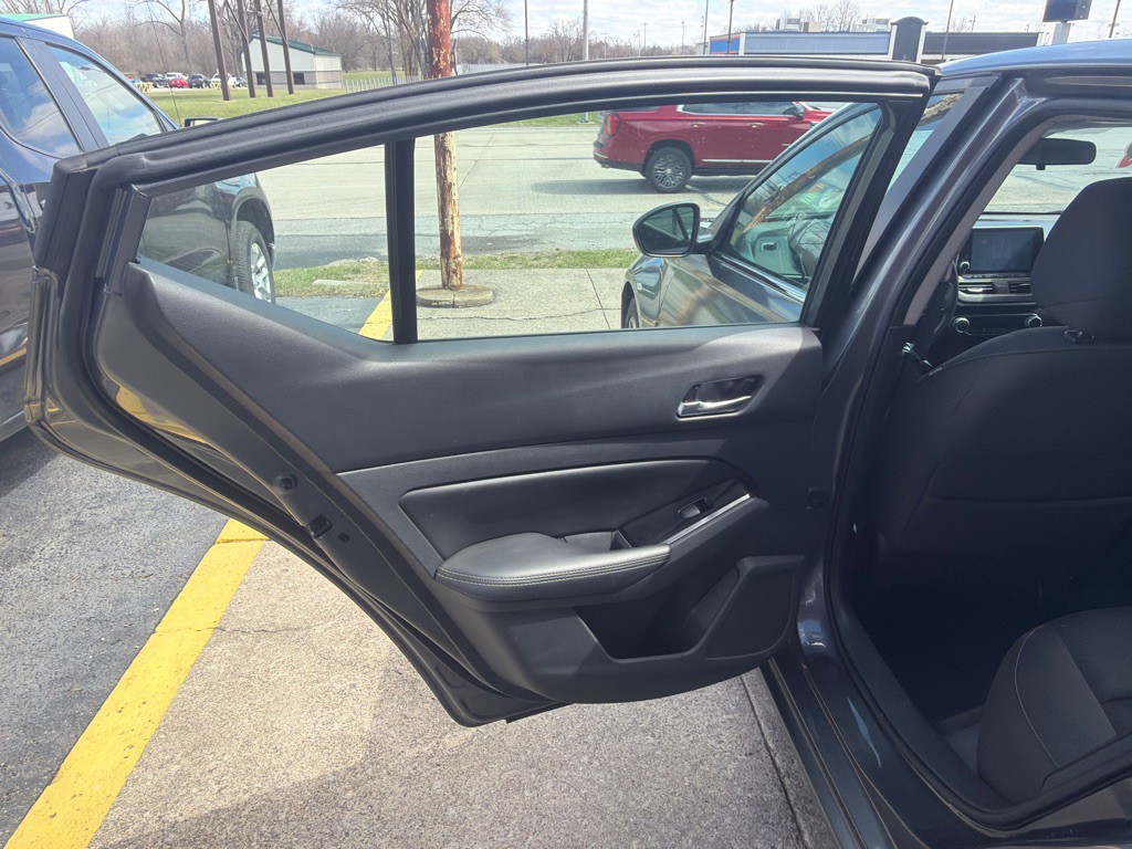 2021 Nissan Altima Image 14