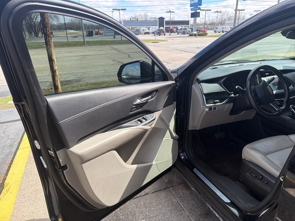 2023 Cadillac XT4 Image 8