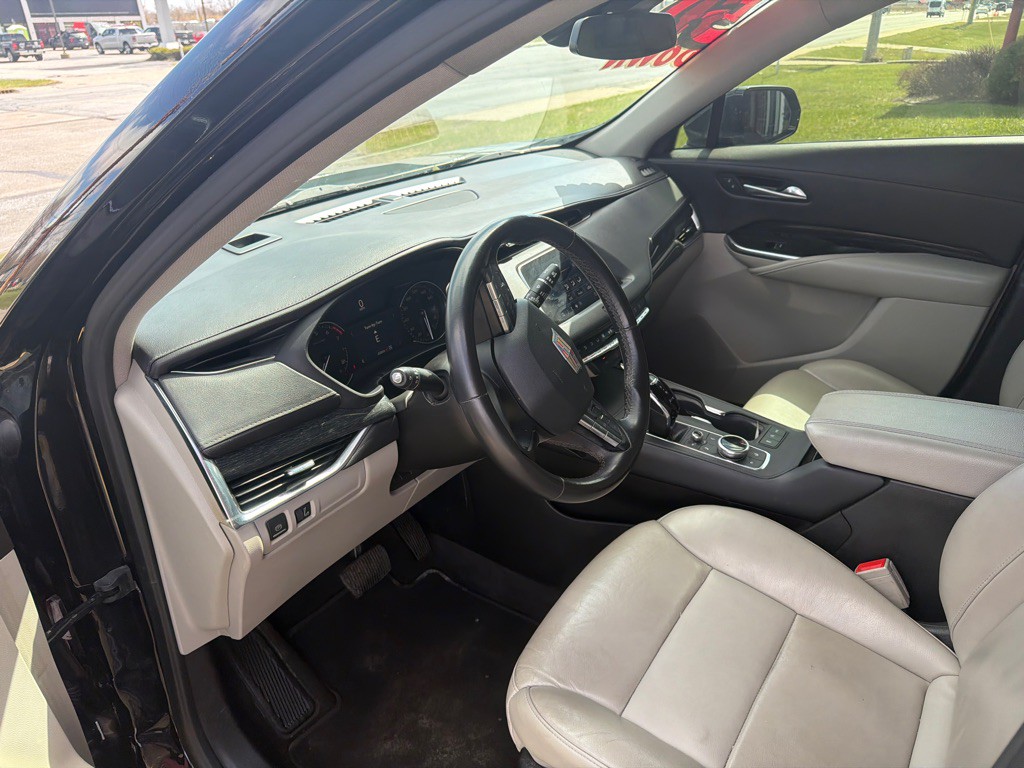 2023 Cadillac XT4 Image 9
