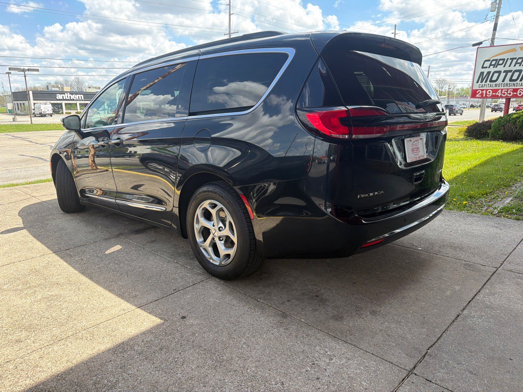 2023 Chrysler Pacifica Image 2