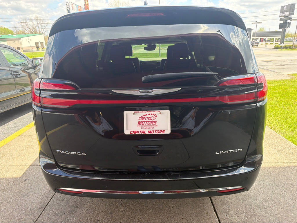 2023 Chrysler Pacifica Image 3