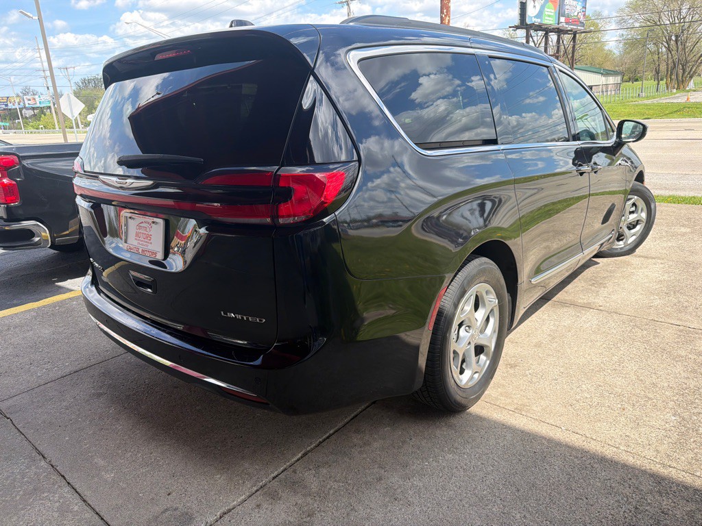 2023 Chrysler Pacifica Image 4