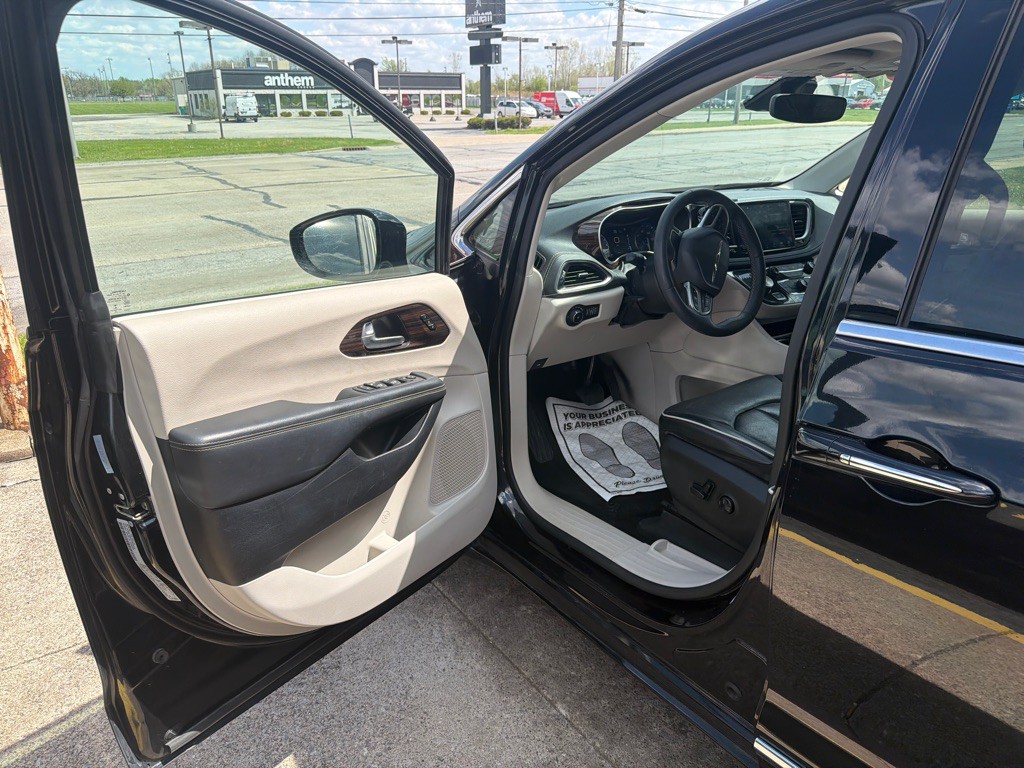 2023 Chrysler Pacifica Image 7