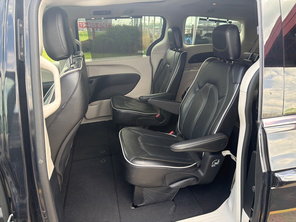 2023 Chrysler Pacifica Image 13