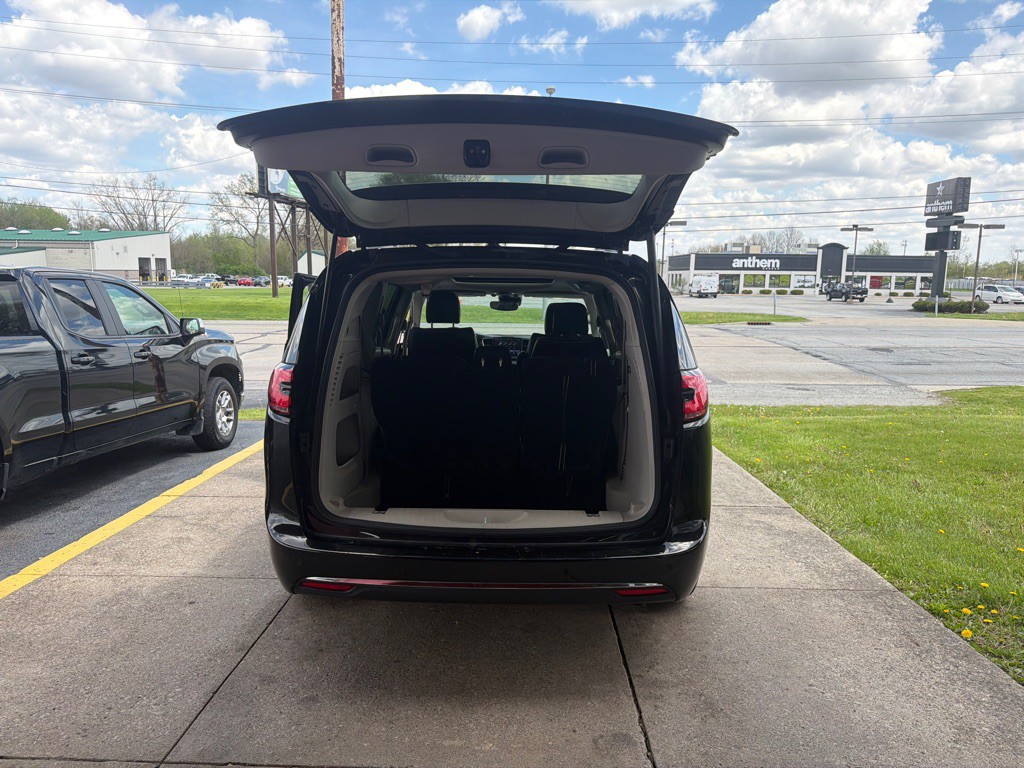 2023 Chrysler Pacifica Image 15