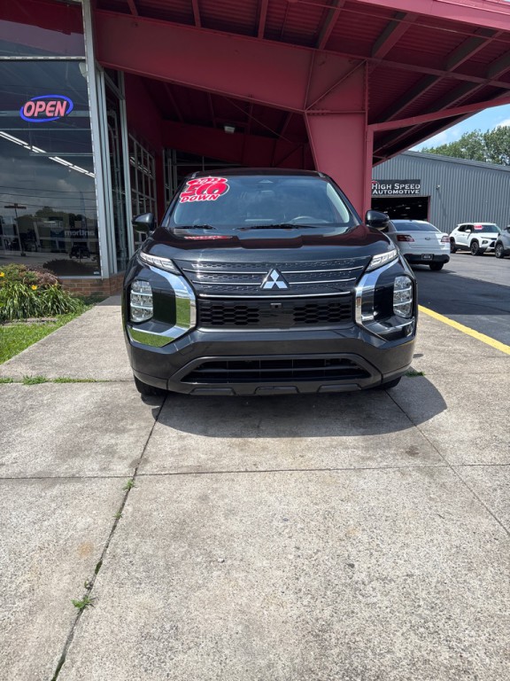 2022 Mitsubishi Outlander Image 3