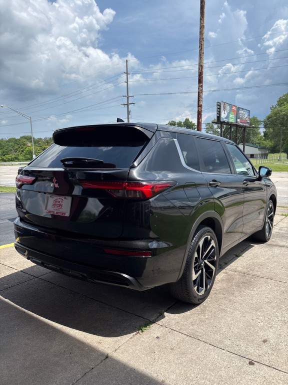 2022 Mitsubishi Outlander Image 6
