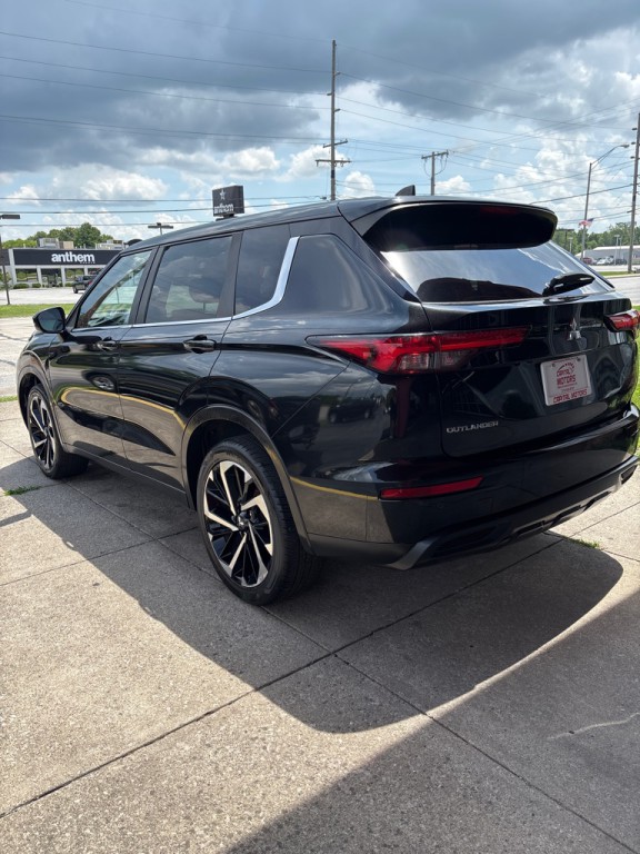2022 Mitsubishi Outlander Image 7