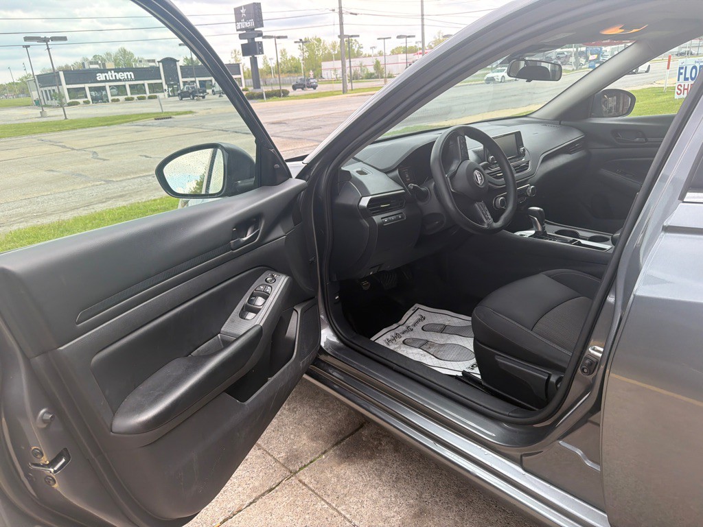 2024 Nissan Altima Image 8