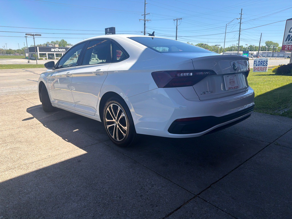 2024 Volkswagen Jetta Image 2