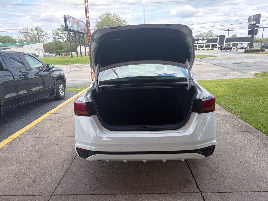 2025 Nissan Altima Image 15