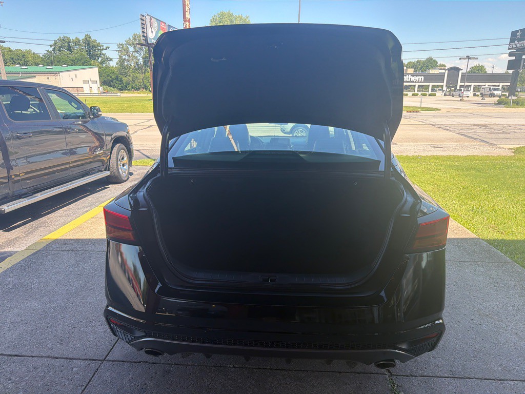 2021 Nissan Altima Image 11