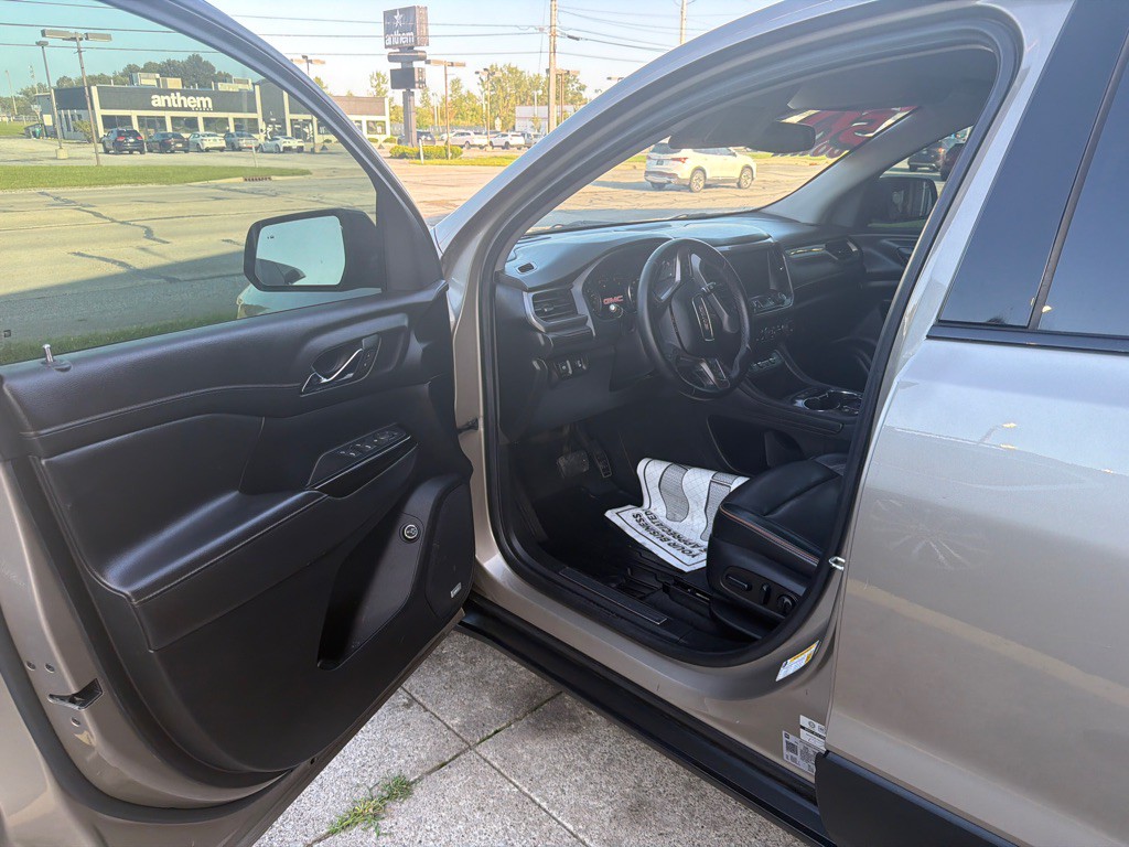 2023 GMC Acadia Image 8