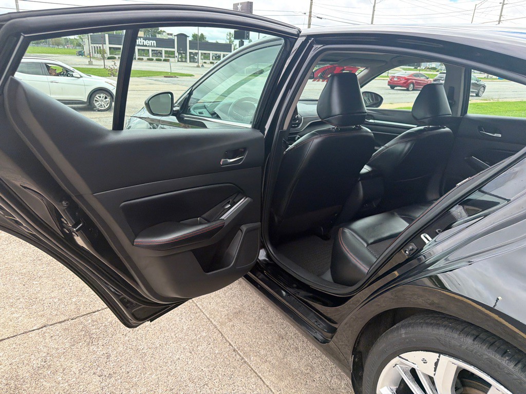 2024 Nissan Altima Image 11