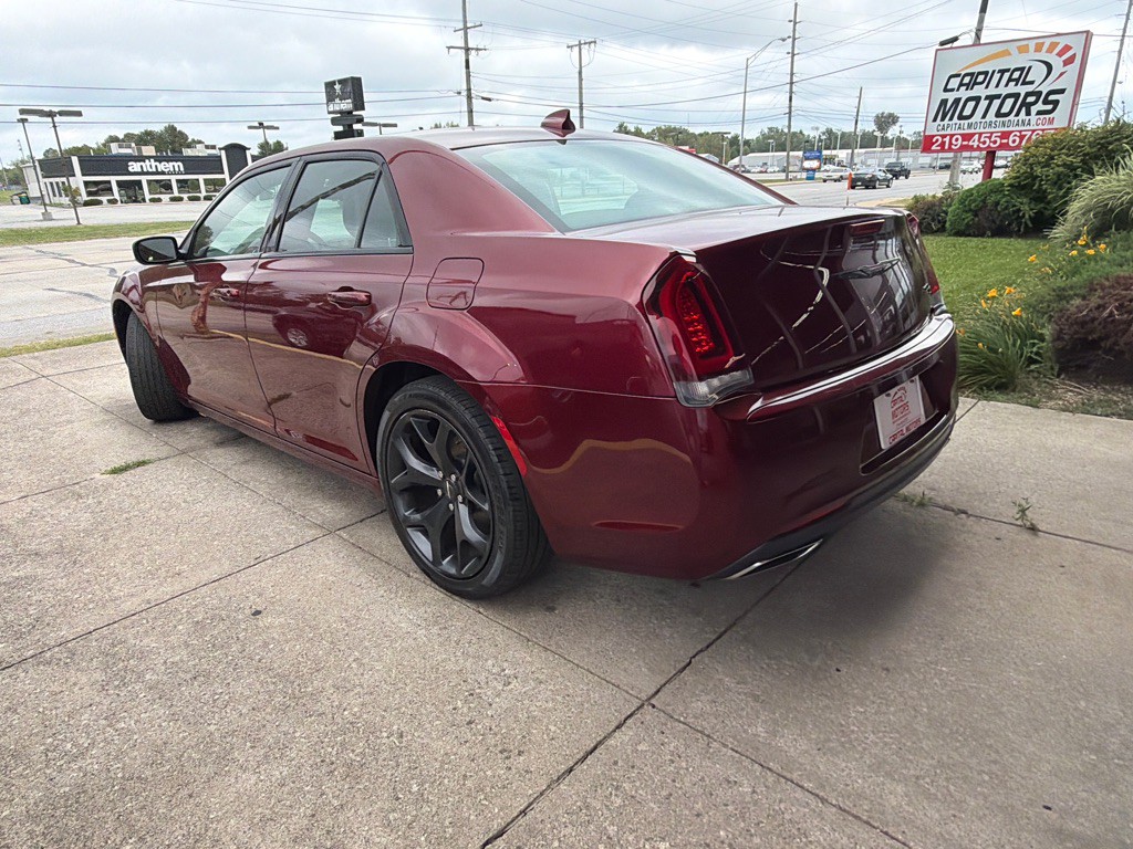 2021 Chrysler 300 Image 2