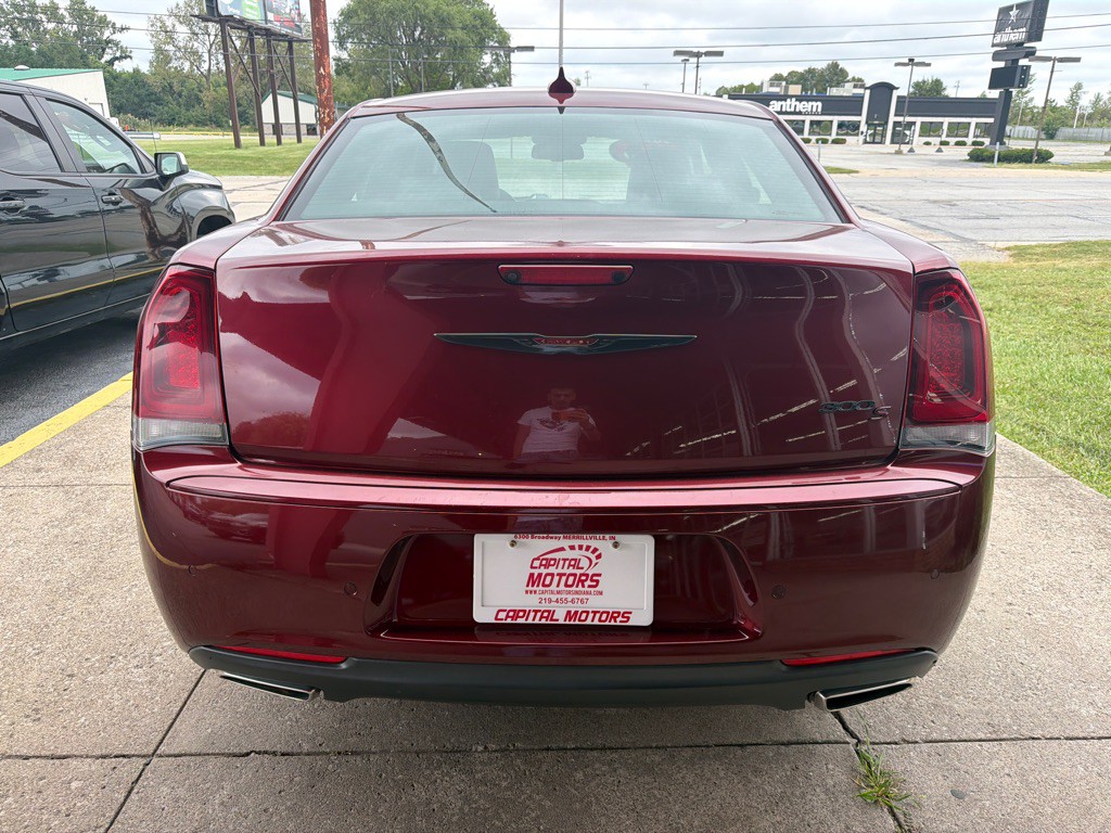 2021 Chrysler 300 Image 3
