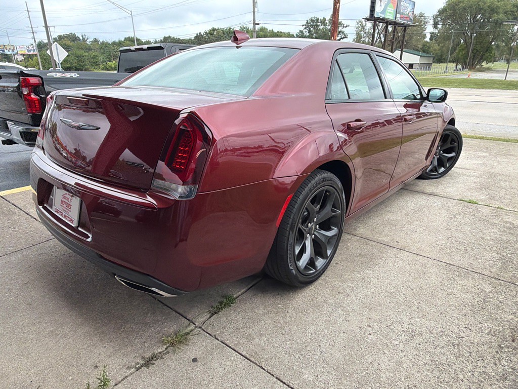 2021 Chrysler 300 Image 4