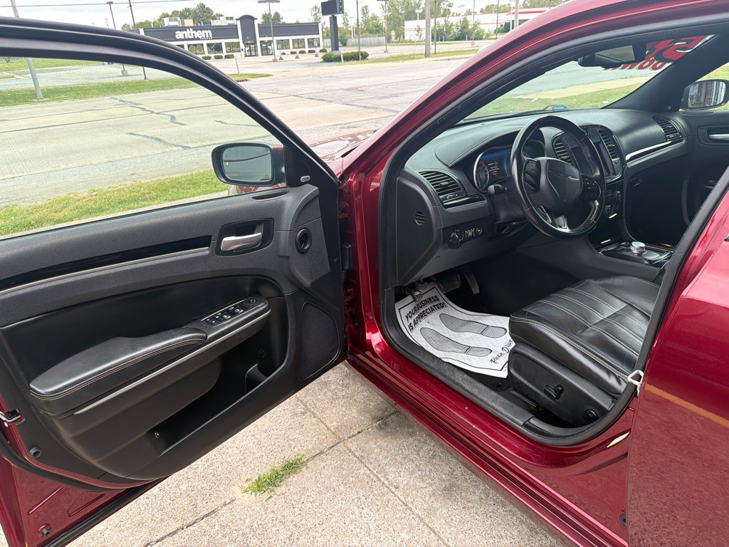 2021 Chrysler 300 Image 7