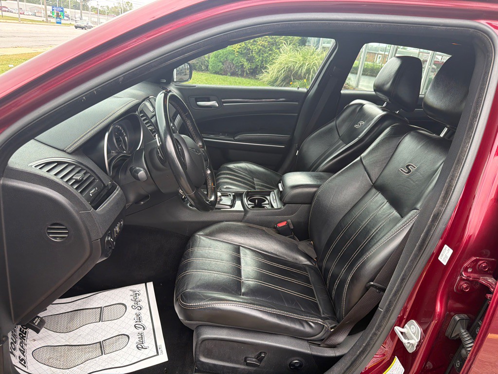2021 Chrysler 300 Image 8