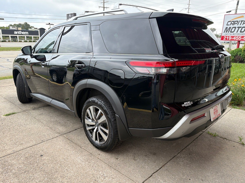 2022 Nissan Pathfinder Image 2