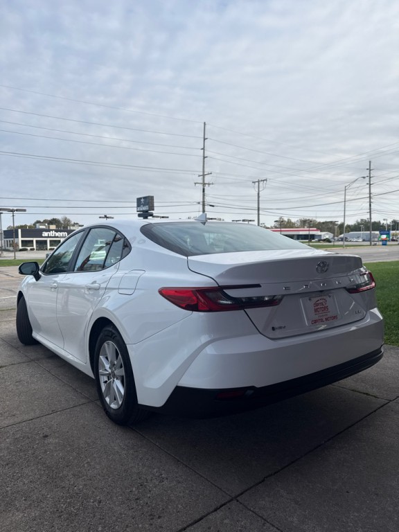 2025 Toyota Camry Image 2