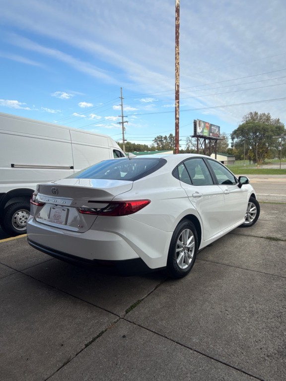 2025 Toyota Camry Image 4
