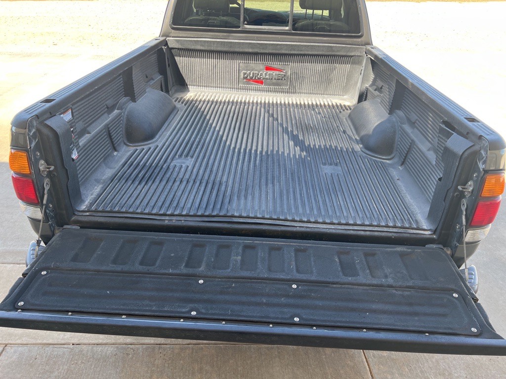 2003 Toyota Tundra Image 11