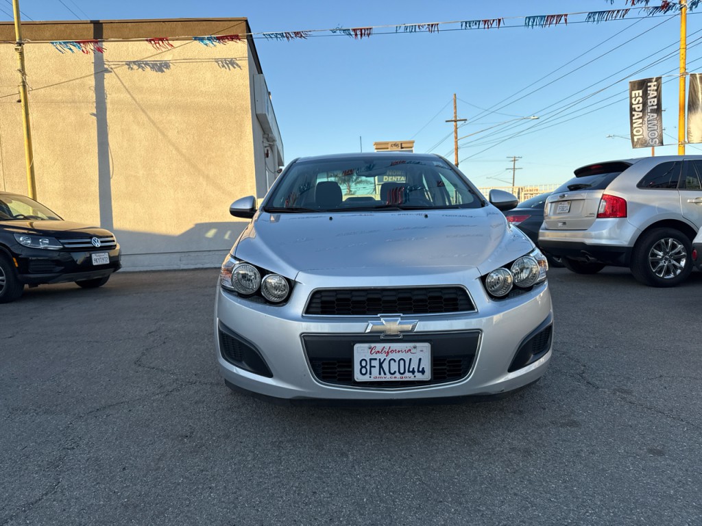 2016 Chevrolet Sonic Image 2