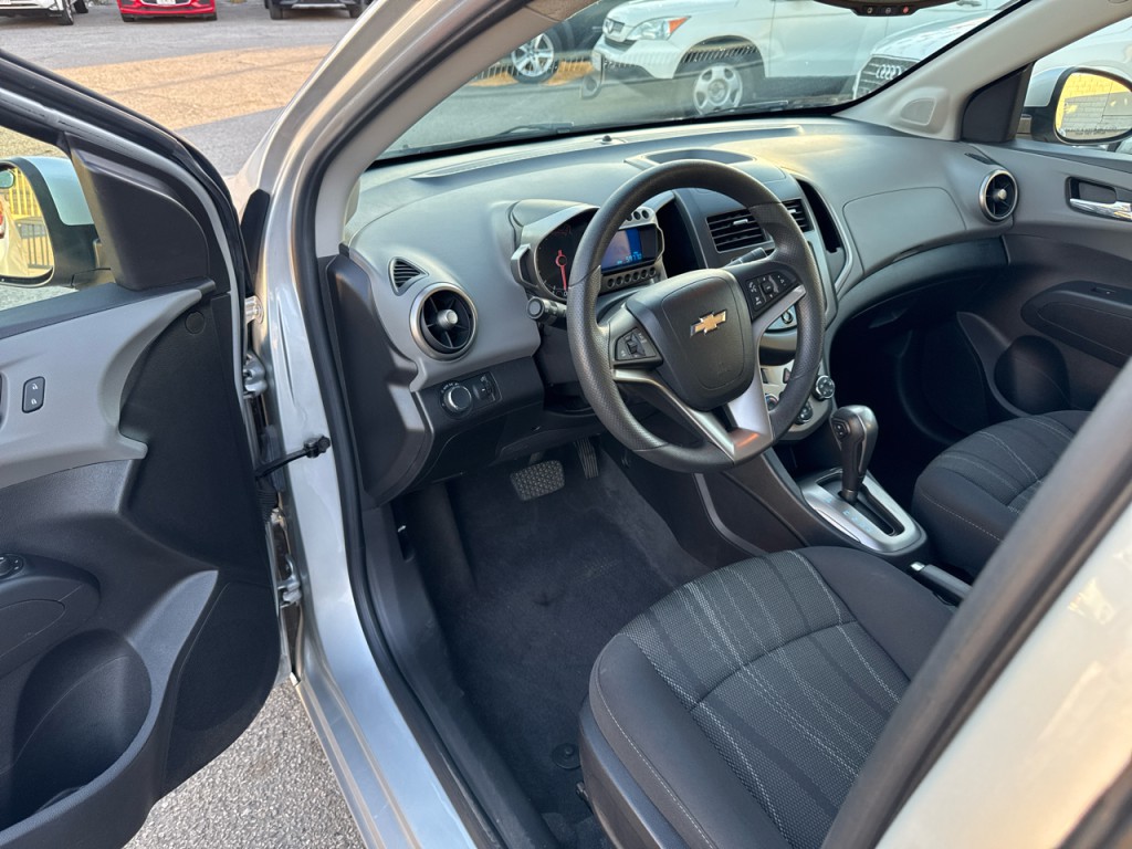 2016 Chevrolet Sonic Image 21