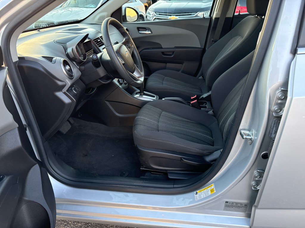 2016 Chevrolet Sonic Image 22