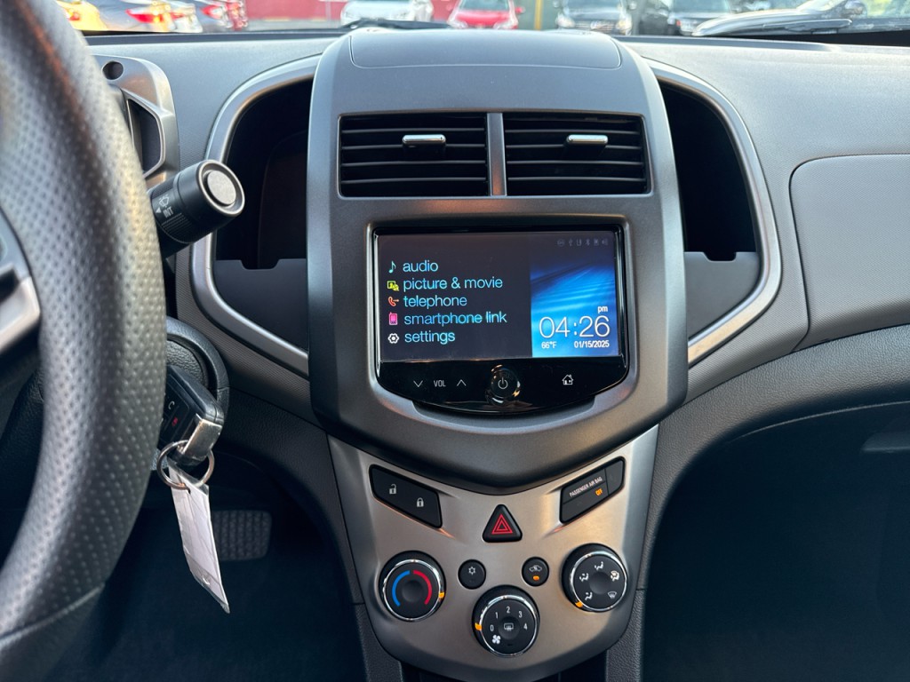 2016 Chevrolet Sonic Image 25