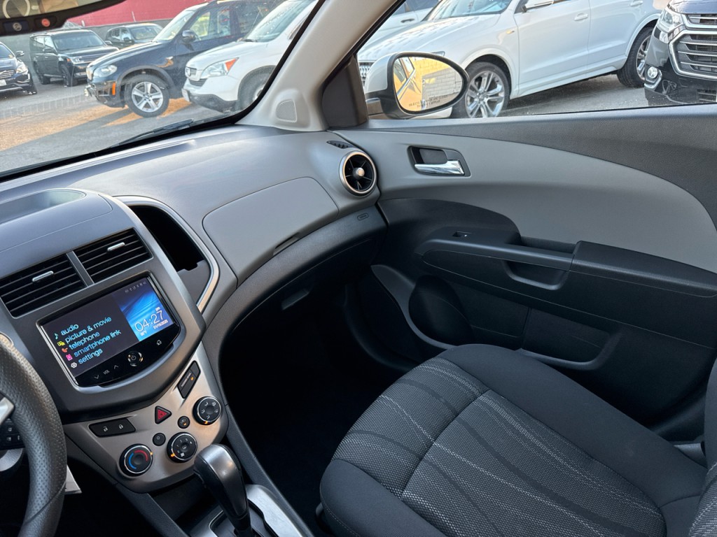 2016 Chevrolet Sonic Image 32