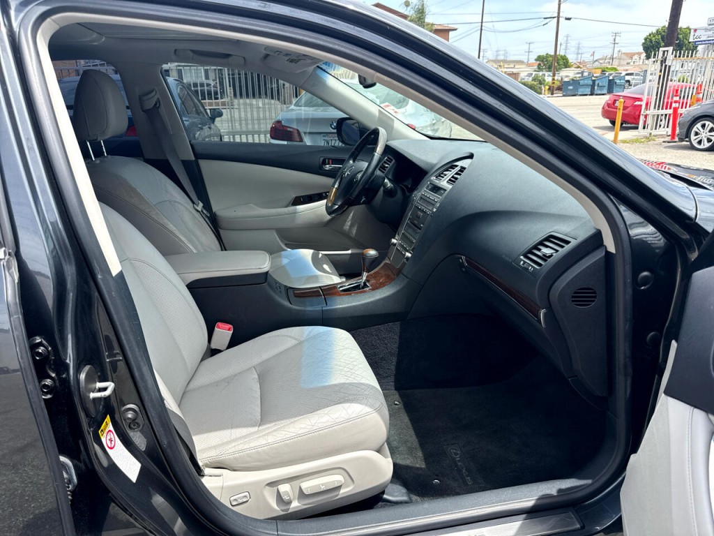 2011 Lexus ES 350 Image 13