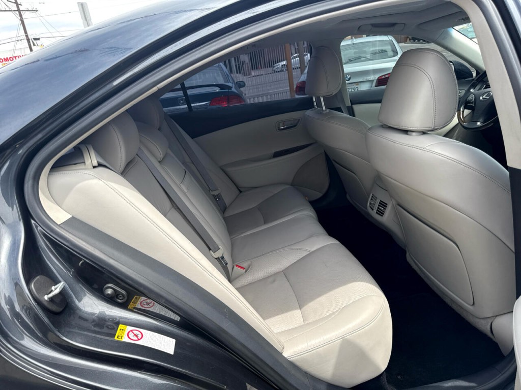 2011 Lexus ES 350 Image 15