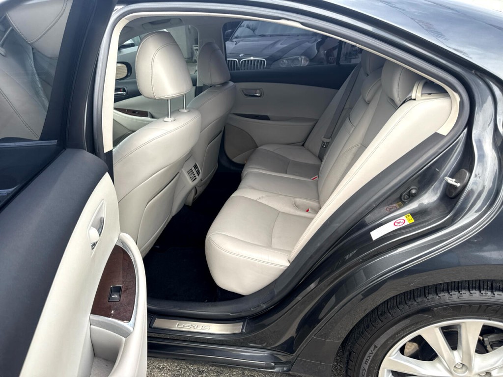 2011 Lexus ES 350 Image 19