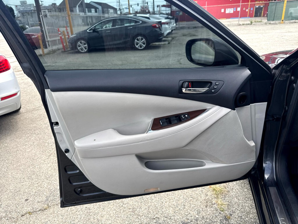 2011 Lexus ES 350 Image 20