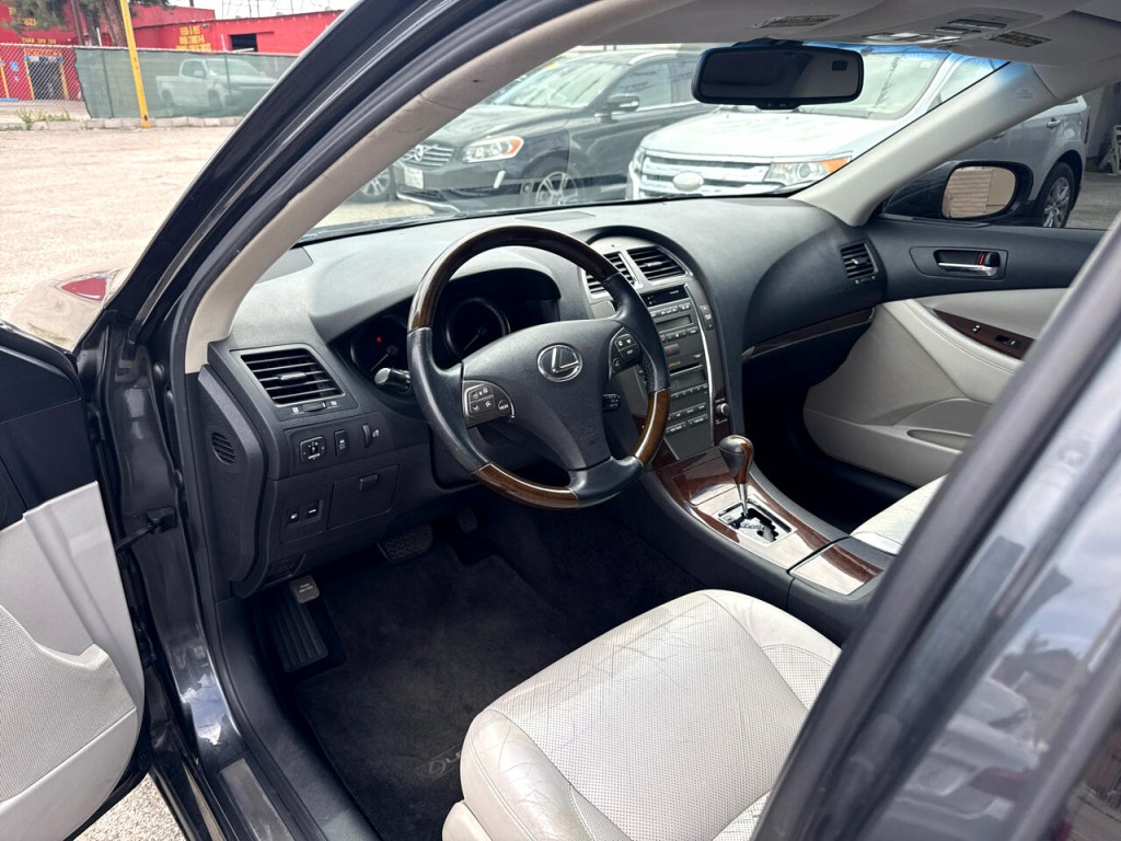 2011 Lexus ES 350 Image 21