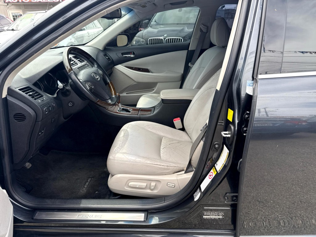 2011 Lexus ES 350 Image 22