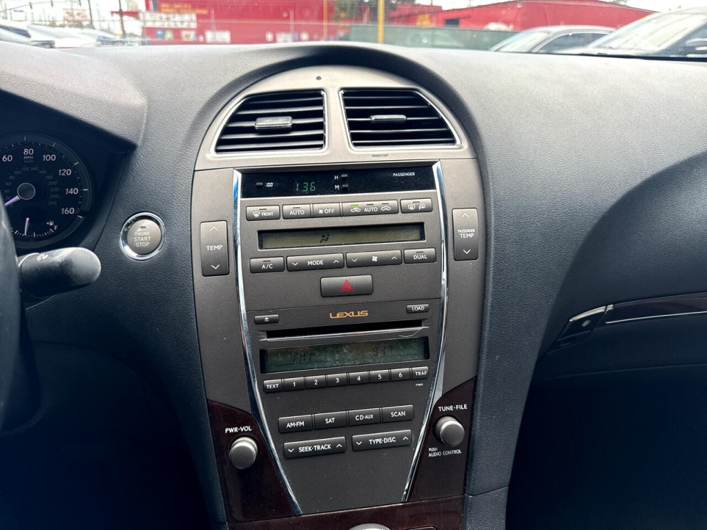 2011 Lexus ES 350 Image 24