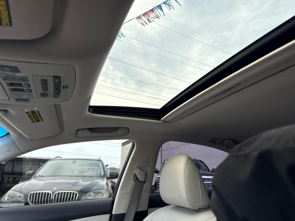 2011 Lexus ES 350 Image 30