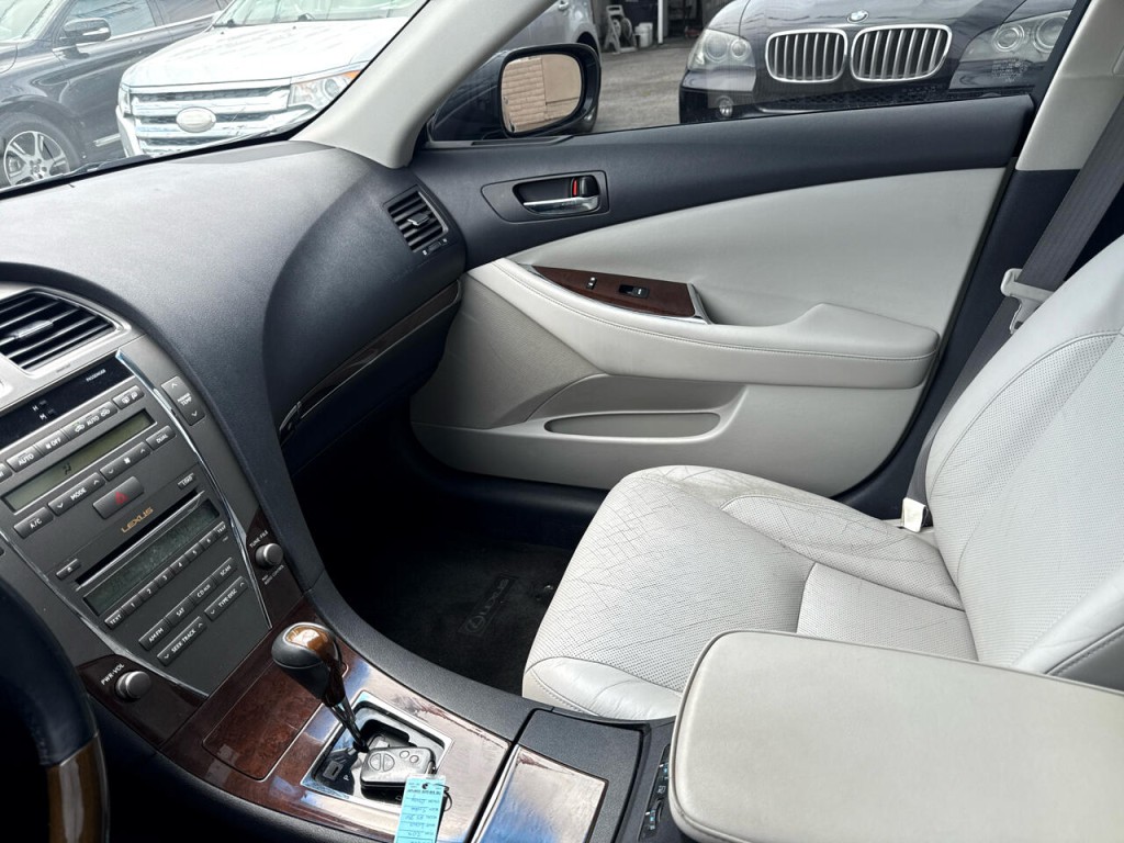 2011 Lexus ES 350 Image 31
